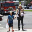  Gwen Stefani et ses fils Kingston, Zuma et Apollo, de sortie &agrave; West Hollywood. Los Angeles, le 29 juin 2014. 