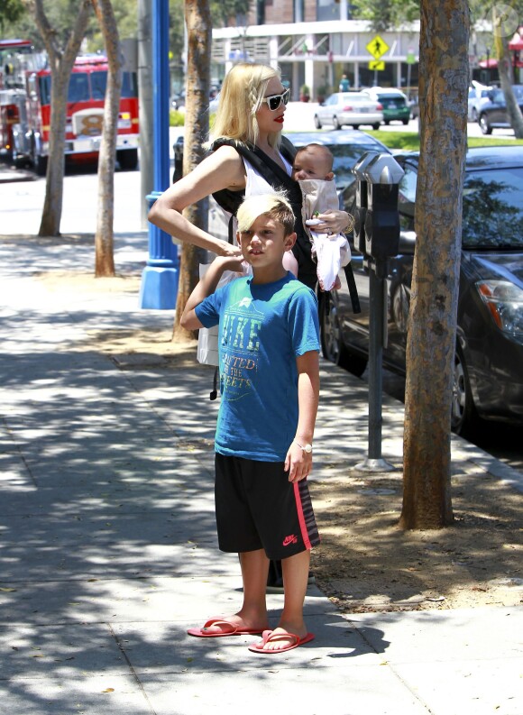 Gwen Stefani et ses fils Kingston, Zuma et Apollo, de sortie à West Hollywood. Los Angeles, le 29 juin 2014.