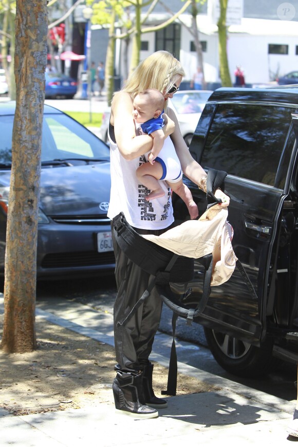 Gwen Stefani et ses fils Kingston, Zuma et Apollo, de sortie à West Hollywood. Los Angeles, le 29 juin 2014.