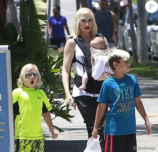 Gwen Stefani et ses fils Kingston, Zuma et Apollo, de sortie &agrave; West Hollywood. Los Angeles, le 29 juin 2014.