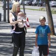  Gwen Stefani et ses fils Kingston, Zuma et Apollo, de sortie &agrave; West Hollywood. Los Angeles, le 29 juin 2014. 