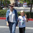  Gwen Stefani, Gavin Rossdale et leurs fils Kingston, Zuma et Apollo d&eacute;jeunent en famille, &agrave; Studio City. Los Angeles, le 28 juin 2014. 