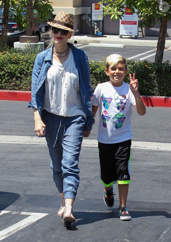 Gwen Stefani, Gavin Rossdale et leurs fils Kingston, Zuma et Apollo déjeunent en famille, à Studio City. Los Angeles, le 28 juin 2014.
