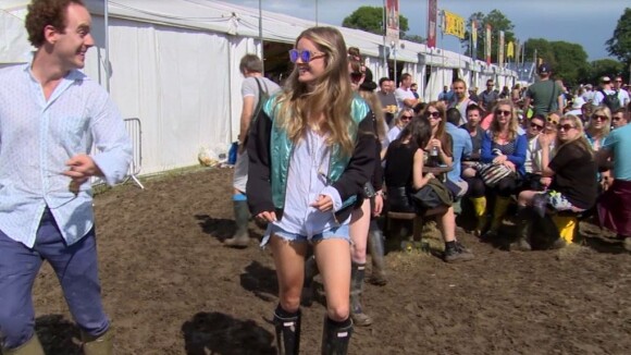 Cressida Bonas à Glastonbury : Flirt avec un acteur après le prince Harry ?