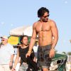 Joe Manganiello torse nu au festival de Coachella le 23 avril 2012