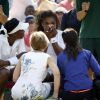 Serena Williams totalement désorientée et en perdition alors qu'elle disputait le double avec sa soeur Venus à Wimbledon, le 1er juillet 2014