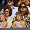 Mirka Federer avec ses filles Charlene et Myla, lors de la finale de son époux Roger Federer opposé à Novak Djokovic, le 6 juillet 2014 au All England Lawn Tennis and Croquet Club de Wimbledon