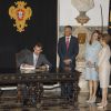 Le roi Felipe VI et la reine Letizia d'Espagne sont reçus par le président portugais Anibal Cavaco Silva et sa femme Maria Cavaco Silva au palais de Belem à Lisbonne, le 7 juillet 2014, lors de leur visite officielle au Portugal.