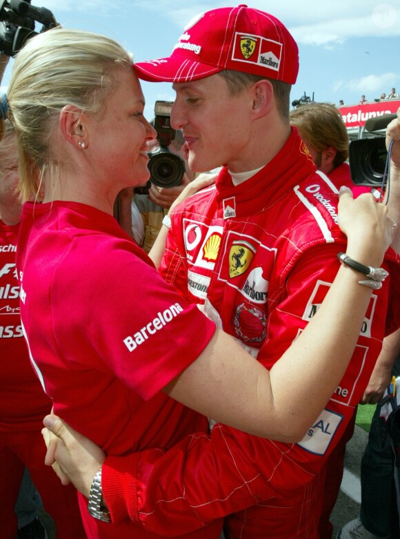 Michael Schumacher et sa femme Corinna sur le circuit de Catalogne le 9 mai 2004