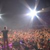 Le chanteur Keen'V sur scène au concert Tout le monde chante contre le cancer, à Villefranche de Rouergue, le 4 juillet 2014.