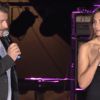 Ariane Brodier et Bruno Guillon sur scène au concert Tout le monde chante contre le cancer, à Villefranche de Rouergue, le 5 juillet 2014.