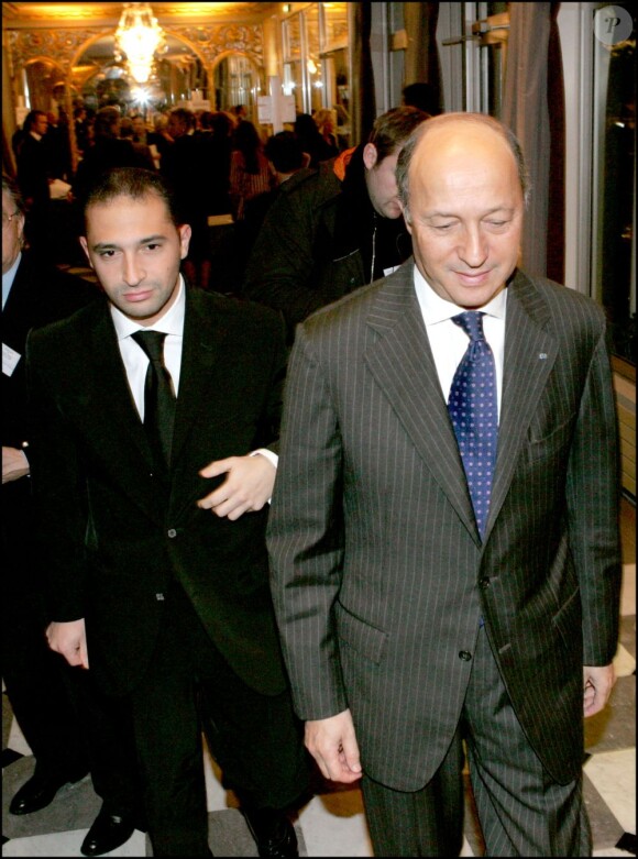 Laurent Fabius et son fils Thomas à Paris le 12 février 2005. 