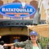 Lorie pose dans les décors de la nouvelle attraction de Disneyland Paris, Ratatouille : L'Aventure Totalement Toquée de Rémy. Elle était présente dans le parc les 4 et 5 juillet 2014.