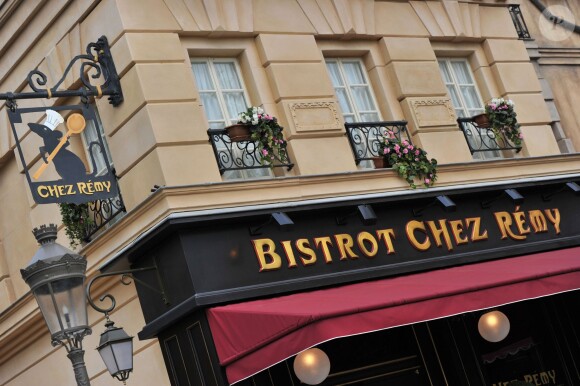 Le parc Walt Disney Studios a ouvert les portes de Ratatouille : L'Aventure Totalement Toquée de Rémy, une nouvelle attraction basée sur le film du même nom ainsi qu'un restaurant, le Bistrot Chez Rémy et une boutique, Chez Marianne (Souvenirs de Paris), le 10 juillet 2014.
