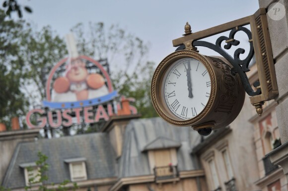 Le parc Walt Disney Studios a ouvert les portes de Ratatouille : L'Aventure Totalement Toquée de Rémy, une nouvelle attraction basée sur le film du même nom ainsi qu'un restaurant, le Bistrot Chez Rémy et une boutique, Chez Marianne (Souvenirs de Paris), le 10 juillet 2014.