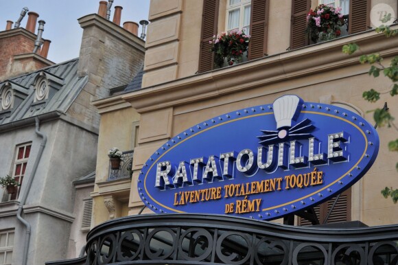Le parc Walt Disney Studios a ouvert les portes de Ratatouille : L'Aventure Totalement Toquée de Rémy, une nouvelle attraction basée sur le film du même nom ainsi qu'un restaurant, le Bistrot Chez Rémy et une boutique, Chez Marianne (Souvenirs de Paris), le 10 juillet 2014.