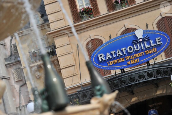 Le parc Walt Disney Studios a ouvert les portes de Ratatouille : L'Aventure Totalement Toquée de Rémy, une nouvelle attraction basée sur le film du même nom ainsi qu'un restaurant, le Bistrot Chez Rémy et une boutique, Chez Marianne (Souvenirs de Paris), le 10 juillet 2014.