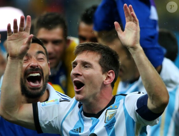 Lionel Messi et Ezequiel Lavezzi - L'Argentine bat les Pays-Bas lors de la séance de tirs au but sur le score de 4-2 et se qualifie pour la finale du mondial de football à Sao Paulo au Brésil le 9 juillet 2014.