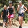 Reese Witherspoon avec ses enfants Ava et Deacon à Pacific Palisades, le 12 juillet 2014.