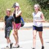 Reese Witherspoon fait de la randonnée avec ses enfants Ava et Deacon à Pacific Palisades, le 12 juillet 2014.