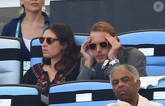 Andrea Casiraghi, très enflammé, et Tatiana Santo Domingo dans les tribunes du Maracana à Rio de Janeiro le 4 juillet 2014 lors du match France-Allemagne en quart de finale de la Coupe du monde de football.