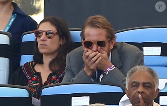 Andrea Casiraghi, très enflammé, et Tatiana Santo Domingo dans les tribunes du Maracana à Rio de Janeiro le 4 juillet 2014 lors du match France-Allemagne en quart de finale de la Coupe du monde de football.
