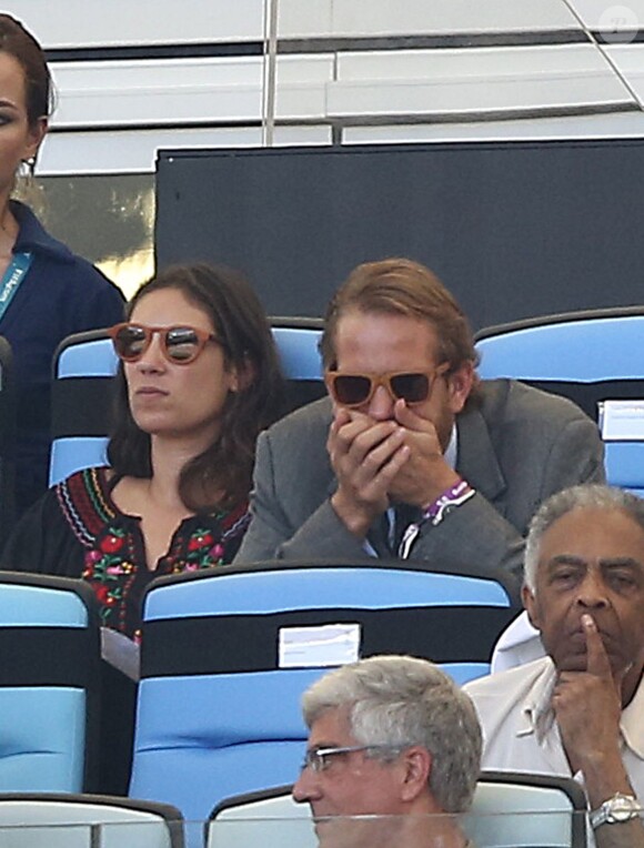 Andrea Casiraghi, très enflammé, et Tatiana Santo Domingo dans les tribunes du Maracana à Rio de Janeiro le 4 juillet 2014 lors du match France-Allemagne en quart de finale de la Coupe du monde de football.