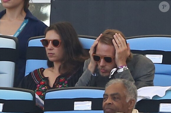 Andrea Casiraghi, très enflammé, et Tatiana Santo Domingo dans les tribunes du Maracana à Rio de Janeiro le 4 juillet 2014 lors du match France-Allemagne en quart de finale de la Coupe du monde de football.