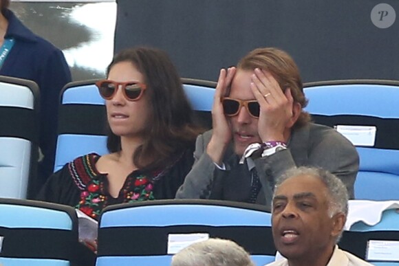 Andrea Casiraghi, très enflammé, et Tatiana Santo Domingo dans les tribunes du Maracana à Rio de Janeiro le 4 juillet 2014 lors du match France-Allemagne en quart de finale de la Coupe du monde de football.