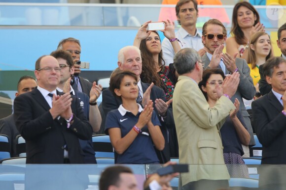 Le prince Albert de Monaco, son neveu Andrea Casiraghi et Tatiana Santo Domingo étaient dans les tribunes du Maracana à Rio de Janeiro le 4 juillet 2014 lors du match France-Allemagne en quart de finale de la Coupe du monde de football.