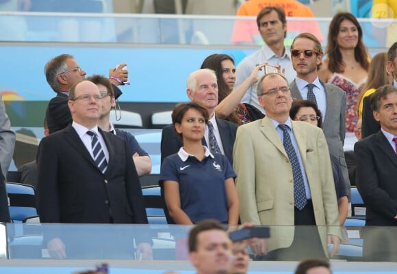 Le prince Albert de Monaco, son neveu Andrea Casiraghi et Tatiana Santo Domingo étaient dans les tribunes du Maracana à Rio de Janeiro le 4 juillet 2014 lors du match France-Allemagne en quart de finale de la Coupe du monde de football.