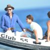 L'acteur australien Simon Baker avec sa femme Rebecca Rigg et leurs fils Claude Blue et Harry Friday profitent de leurs vacances sur un yacht à Saint-Tropez, le 11 juillet 2014.