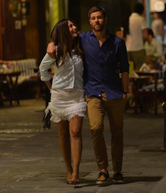 Xabi Alonso et sa jolie femme Nagore Aramburu en vacances à Portofino (Italie) le 14 juillet 2014.