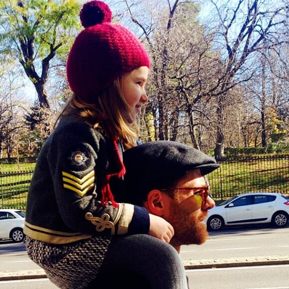 Xabi Alonso avec sa petite Ane (3 ans) à Madrid - décembre 2013.