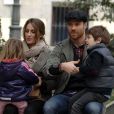  Xabi Alonso f&ecirc;tait ses 31 ans avec sa femme Nagore et ses enfants Jontxu et Ane le 25 novembre 2012 dans les rues de Madrid 