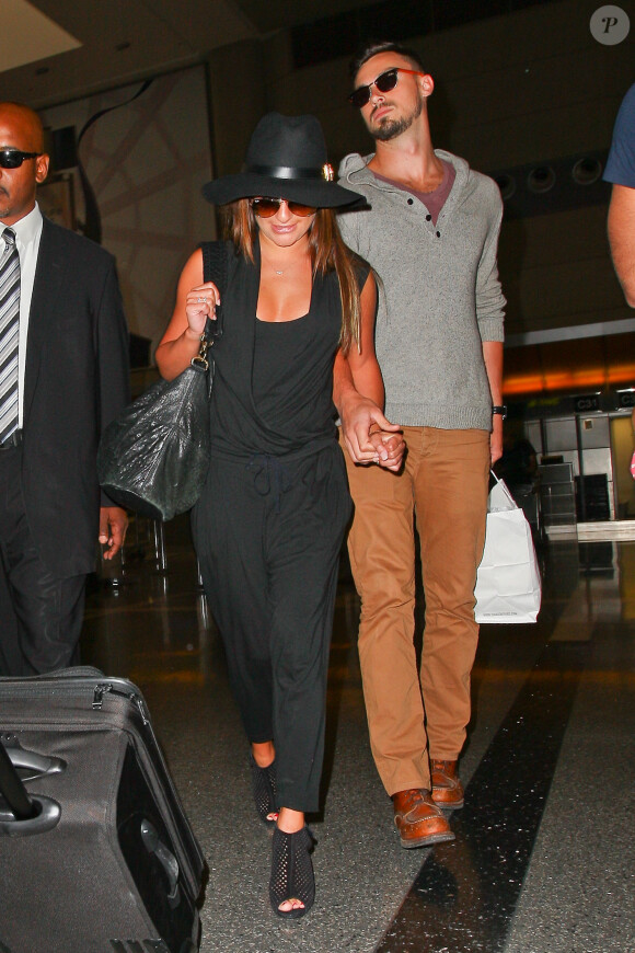 Lea Michele et son nouveau petit ami Matthew Paetz à l'aéroport de Los Angeles, le 15 juillet 2014. 