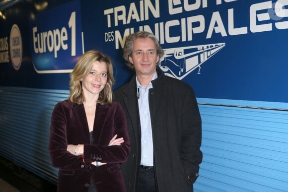 Wendy Bouchard et Nicolas Poincaré - Départ du train Europe 1 des municipales 2014 en partenariat avec SNCF et SFR à la gare Saint-Lazare à Paris le 2 février 2014.