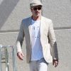 Brad Pitt porte un T-shirt avec un dessin de sa fille Vivienne, à son arrivée à Marseille, le 17 juillet 2014.