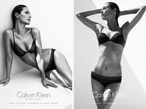 Aussi sublime qu'à ses débuts, Christy Turlington a pris la pose en petite tenue pour Calvin Klein. A 45 ans, la belle brune est divine !