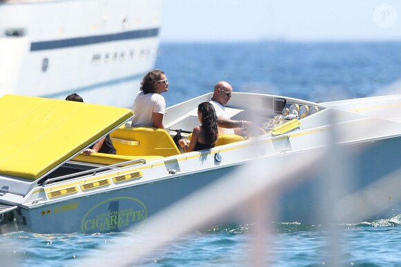L'animateur de TF1 Vincent Lagaf' arrive sur une plage de Saint-Tropez avec son nouveau bateau de la marque "Cigarette", le 17 juillet 2014.17/07/2014 - Saint-Tropez