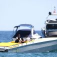 Vincent Lagaf' arrive sur une plage de Saint-Tropez avec son nouveau bateau de la marque "Cigarette", le 17 juillet 2014.