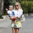 Reese Witherspoon accompagne son fils Tennessee à un atelier d'éveil à Brentwood, le 18 juillet 2014.