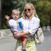 Reese Witherspoon et son fils Tennessee : souriants quand ils se rendent à un atelier d'éveil à Brentwood, le 18 juillet 2014.