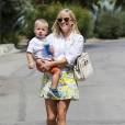 Reese Witherspoon : elle rayonne en emmenant son fils Tennessee à un atelier d'éveil à Brentwood, le 18 juillet 2014.