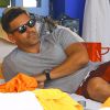 Eddie Cibrian se relaxe au bord d'une piscine à Miami, le 19 juillet 2014