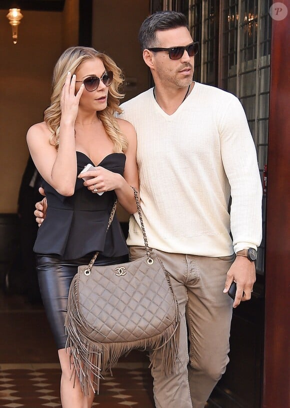 LeAnn Rimes et son mari Eddie Cibrian sortent de leur hôtel à New York, le 17 juillet 2014.