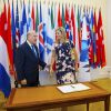 La reine Maxima des Pays-Bas a assisté à une réunion à l'OCDE à Paris et a rencontré le secrétaire général Angel Gurria, le 9 juillet 2014