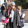 Mimi O'Donnell avec son fils Cooper dans les rues de West Village à New York le 7 mai 2014