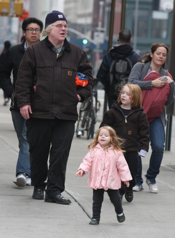 Philip Seymour Hoffman, Mimi O'Donnell et leurs enfants Cooper, Tallulah et Willa à Soho, New York le 14 mars 2009