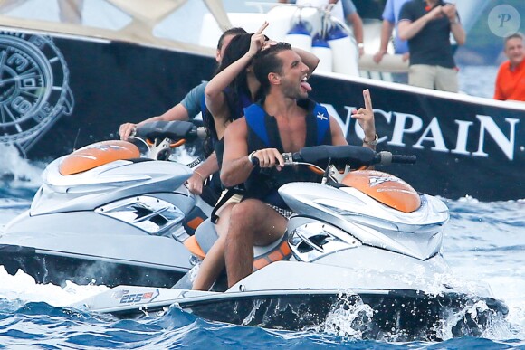 Selena Gomez célèbre son 22e anniversaire et s'offre une séance jet-ski avec le beau Tommy Chiabra, Saint-Tropez, le 22 juillet 2014.